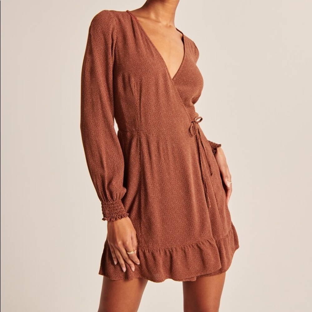 Abercrombie smocked cuff wrap dress in brown dot